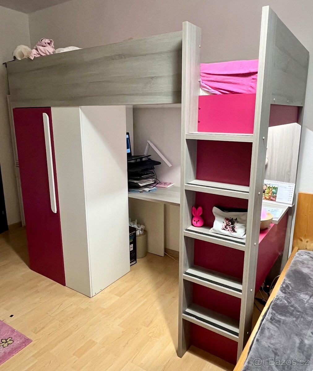 Patrová postel se stolem a skříní