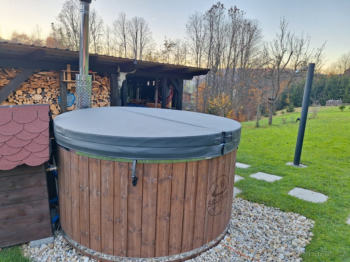 Koupací kaď,sud,vířivka