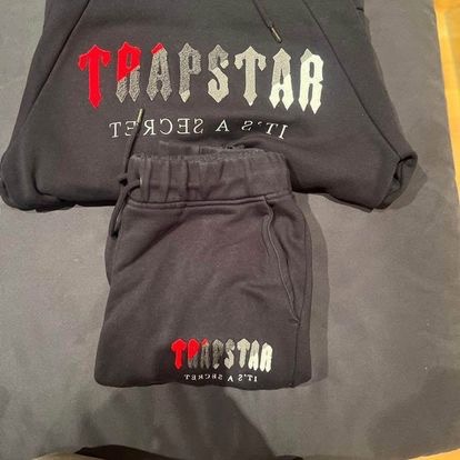 Trapstar souprava panská