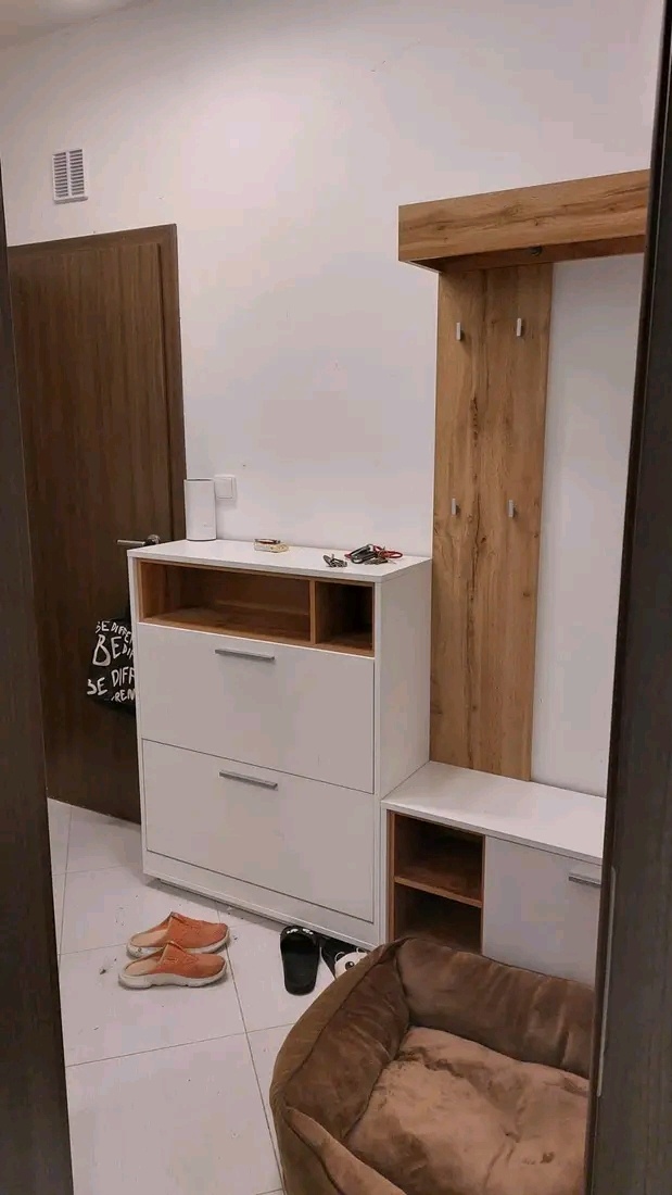 Předsíňová stěna. Komplet 4 kusů