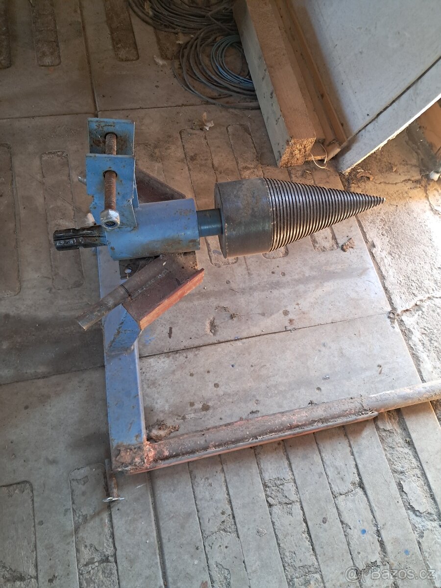 Štípač na dřevo za traktor