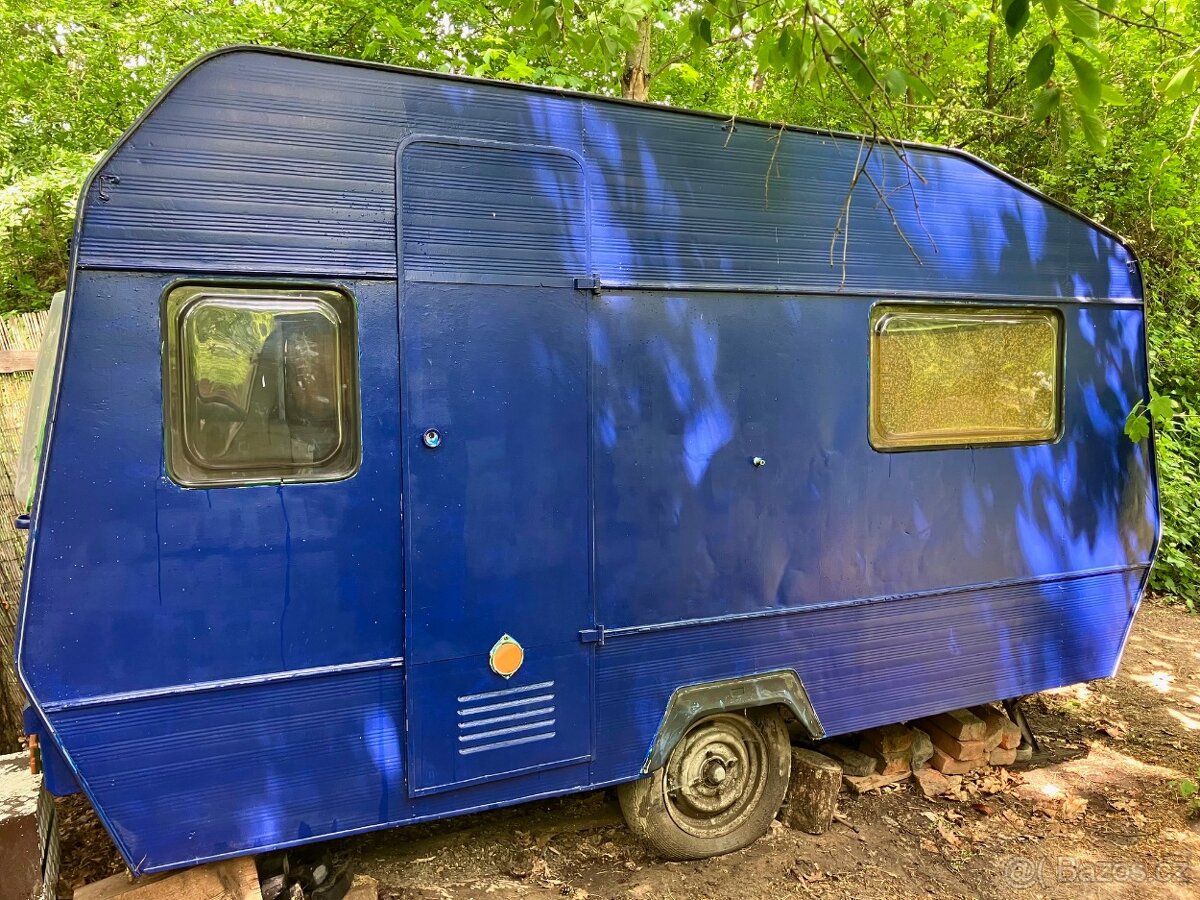 Obytný přívěs/karavan bez TP