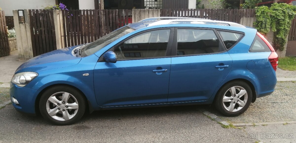 Kia Ceed kombi 1.6 CRDi , r. 2010 facelift, servis, STK, atd