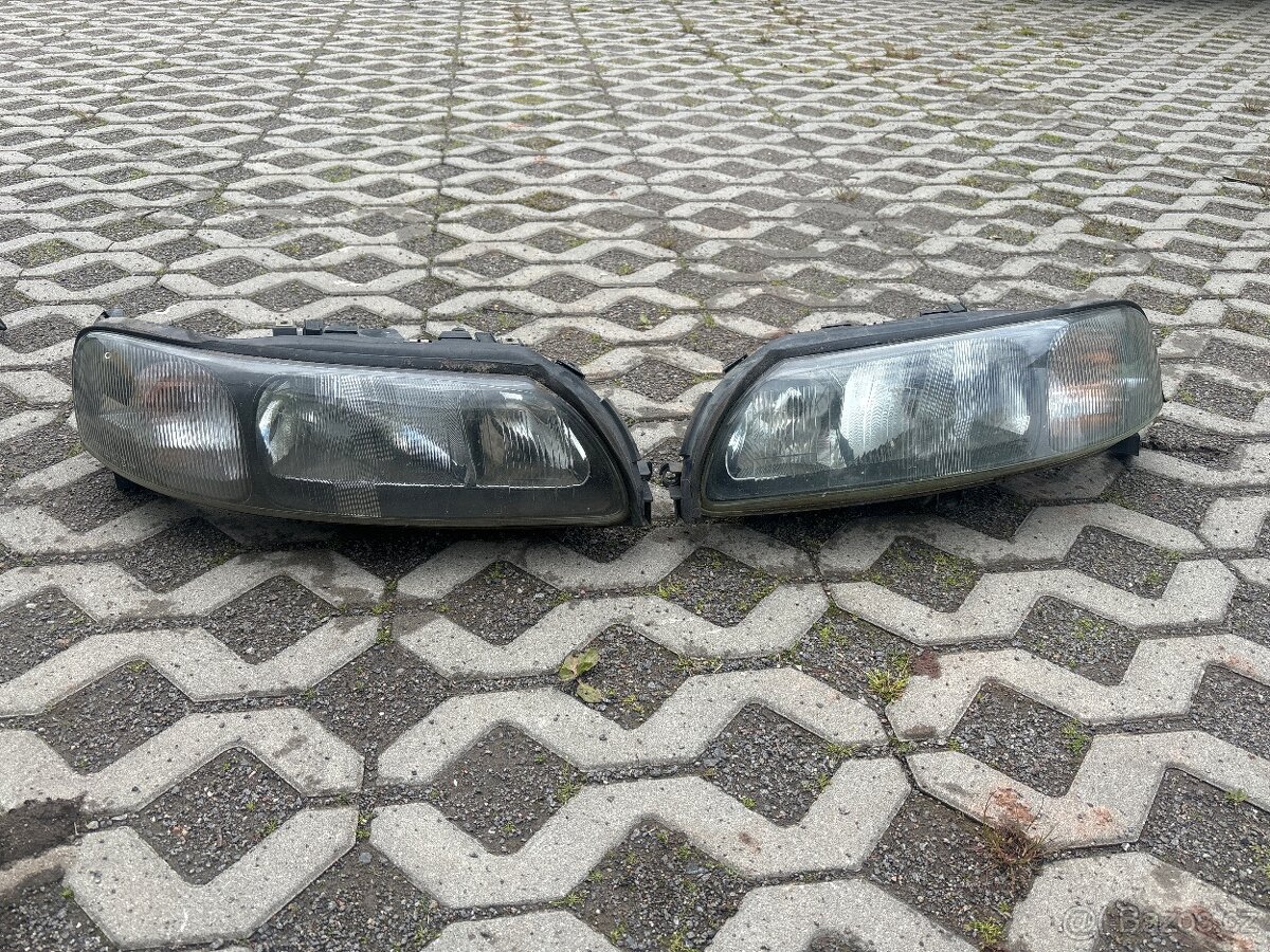 Volvo V70 přední světla