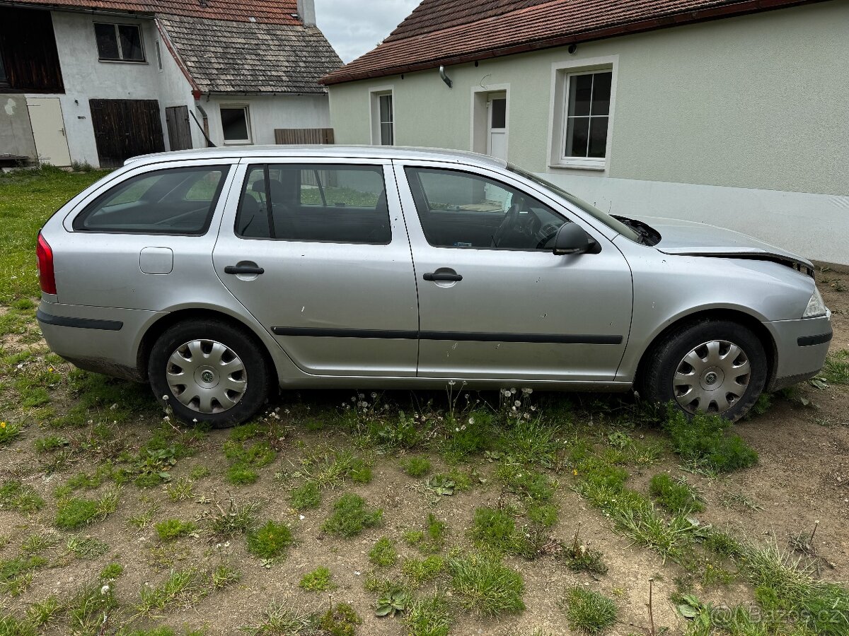 Škoda Octavia 2 combi, 1.6 MPI, r.v. 2010, bourané