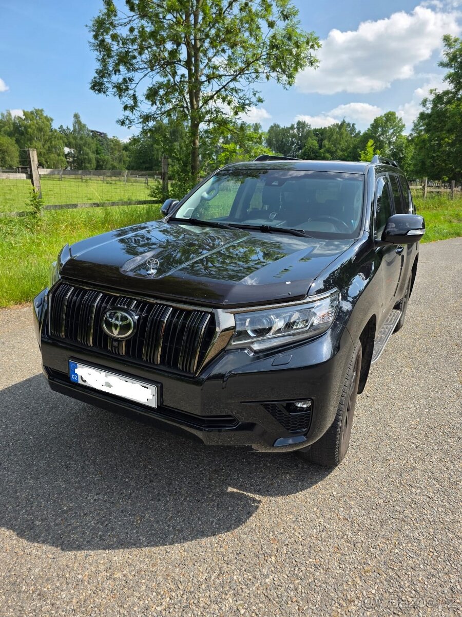 Toyota Land Cruiser 150 ,executive ,7míst ,střešní okno, DVD