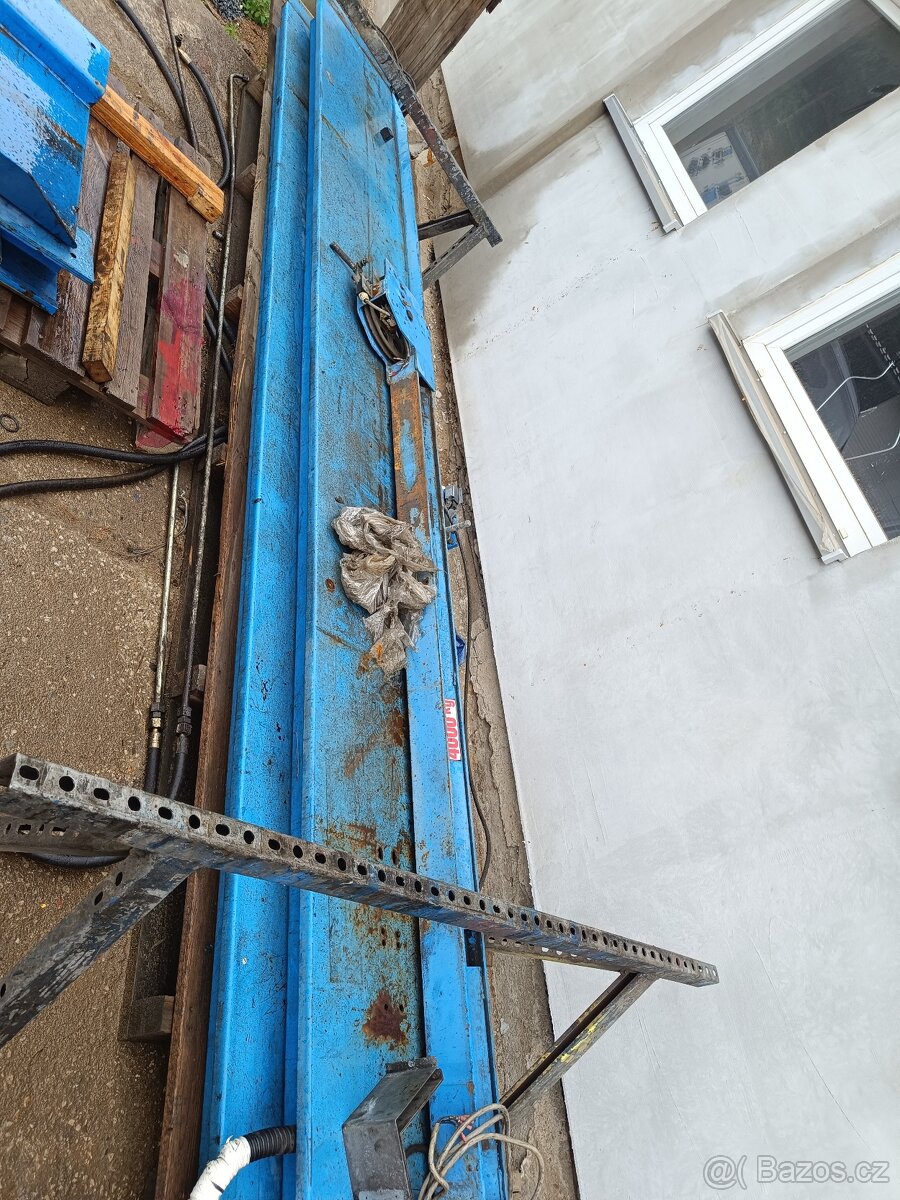 Zvedák Ravaglioli čtyř sloup 4000 kg