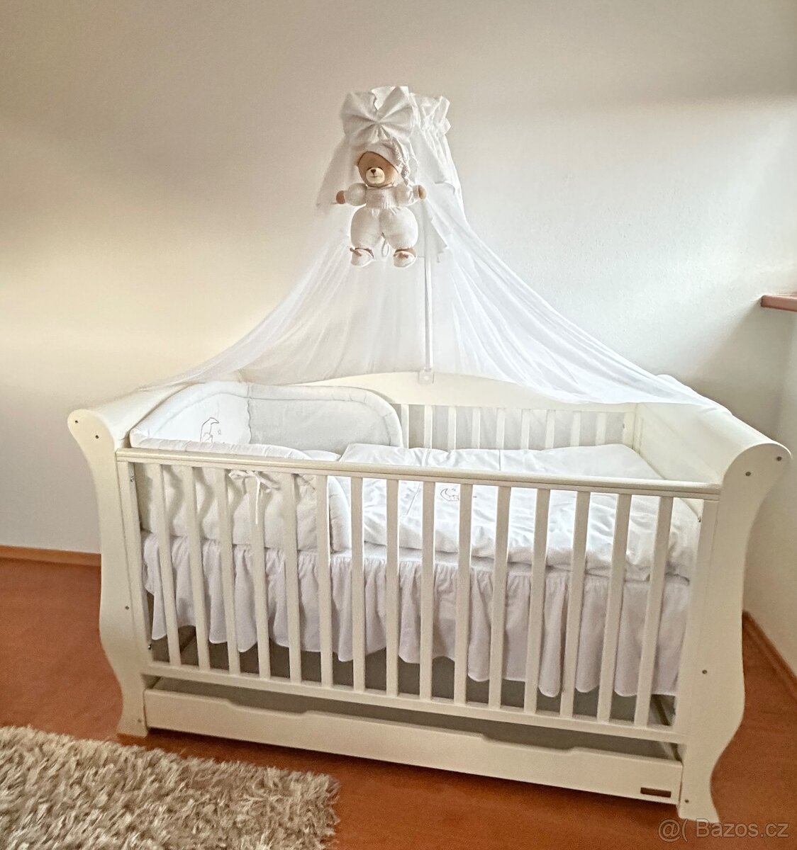 Luxusní bílá postýlka/postel Charnwood - masiv