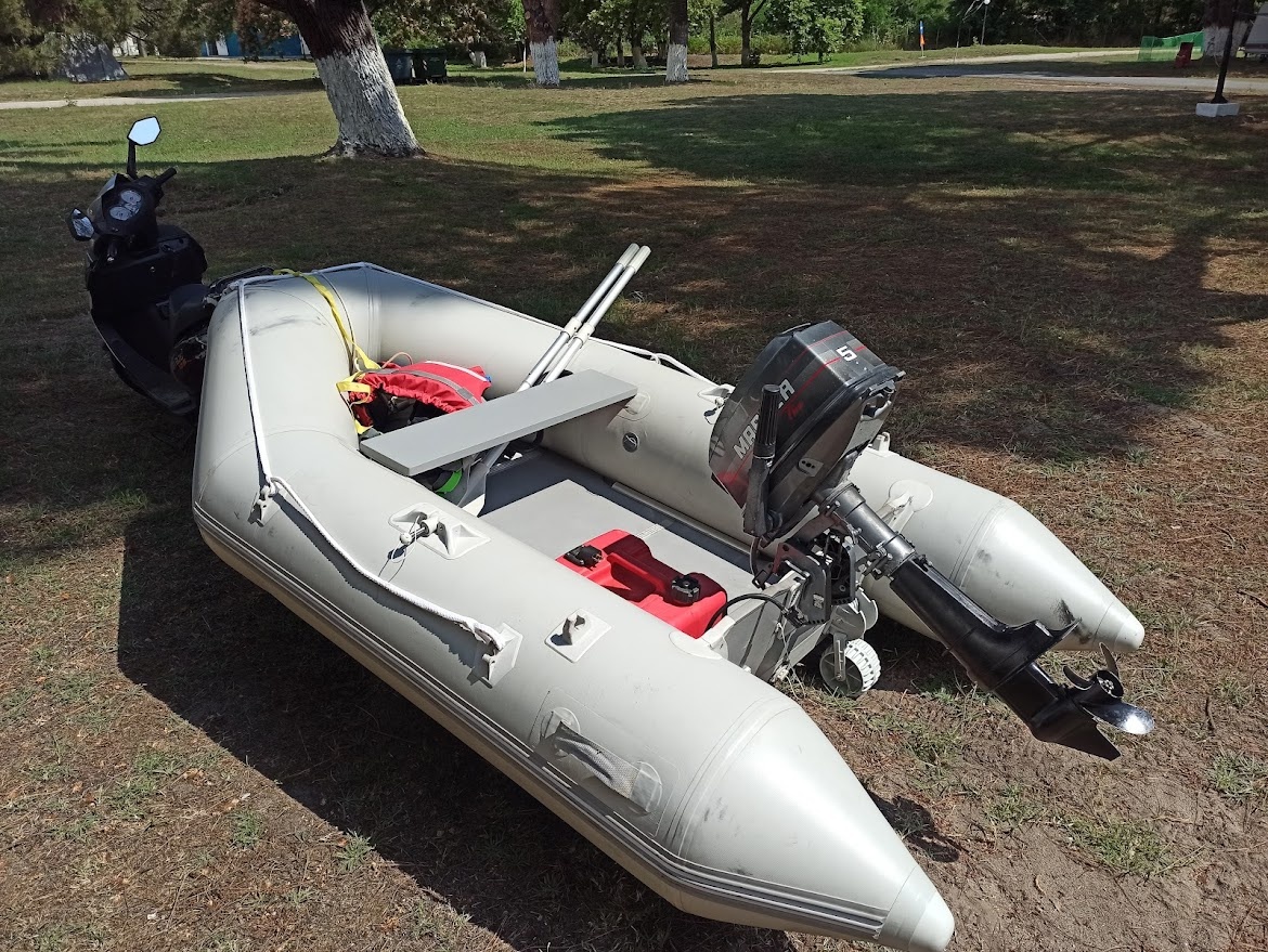 nafukovací člun 3 metry s motorem 5 hp