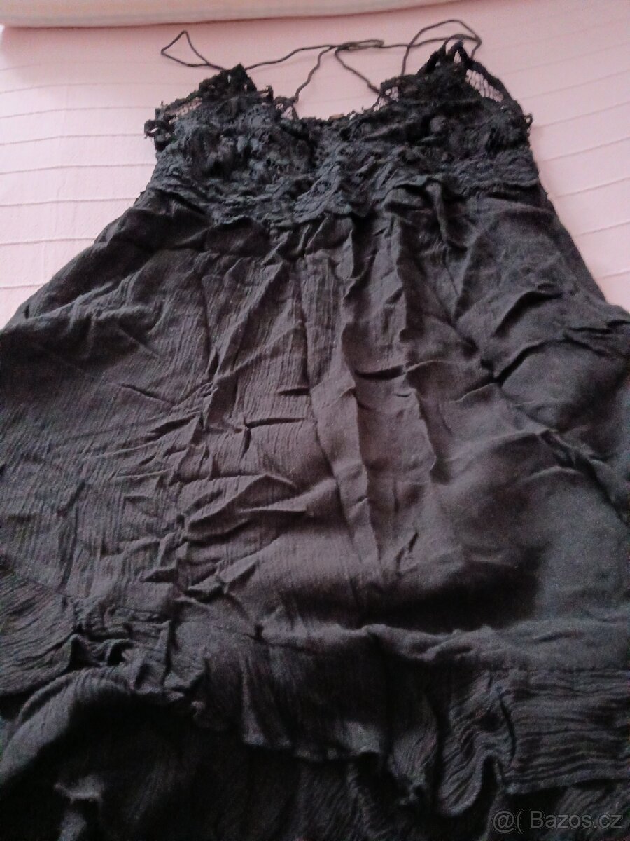 Saty' cerne s krajkou