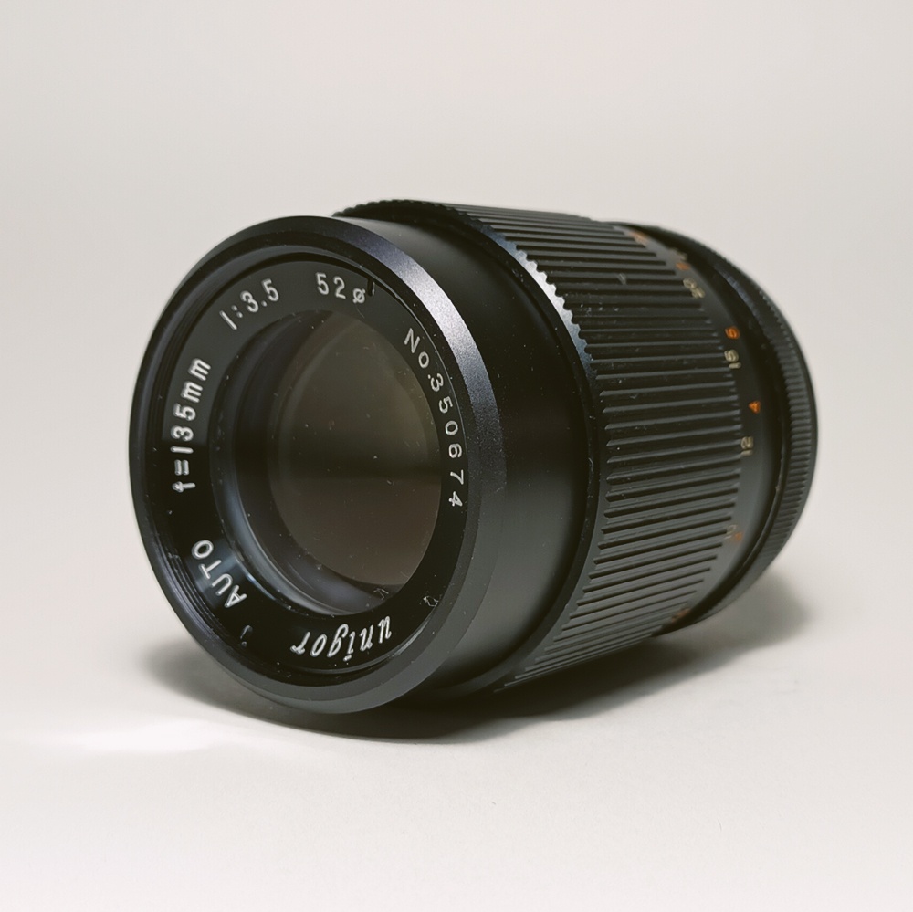 Objektiv Unigor Auto 135 mm f/3.5 pro M42