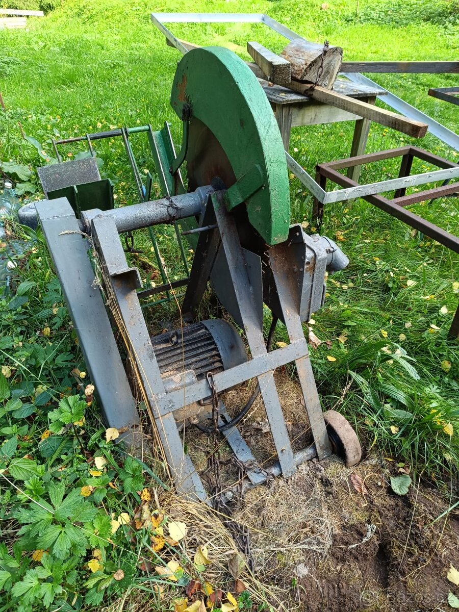 Okružní pila s kolébkou