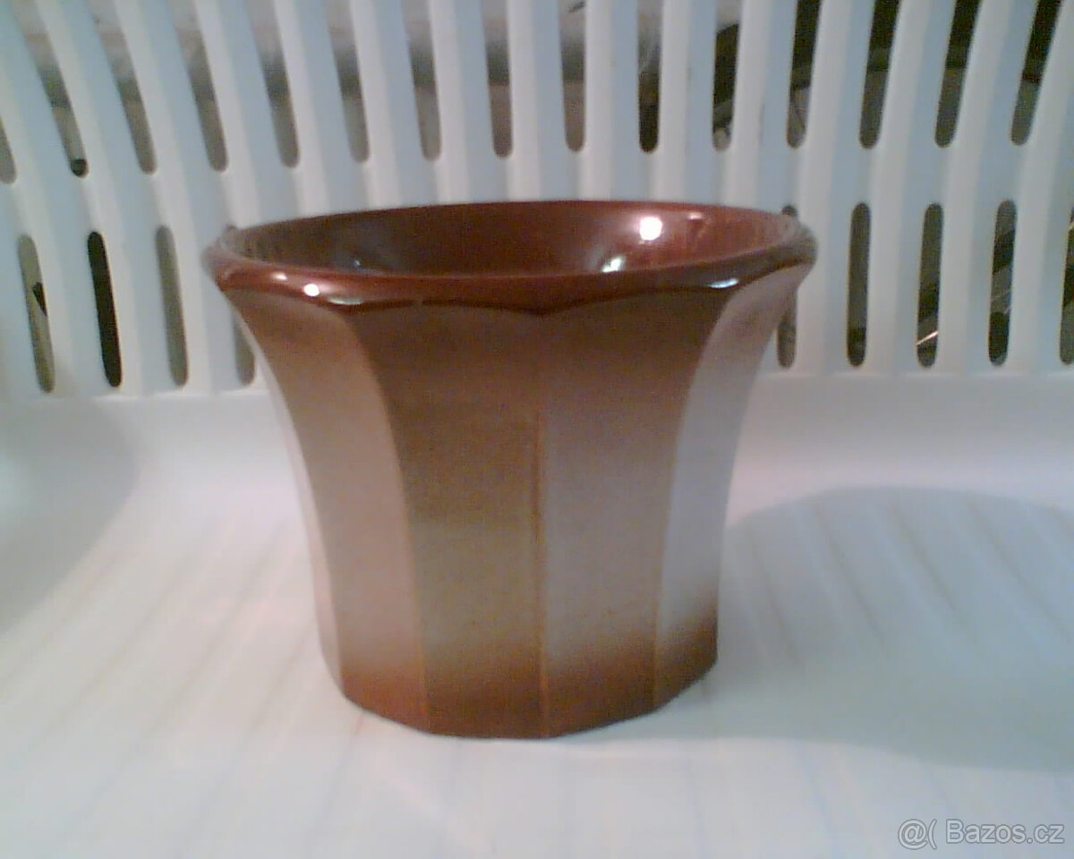 KERAMICKÝ KVĚTINÁČ