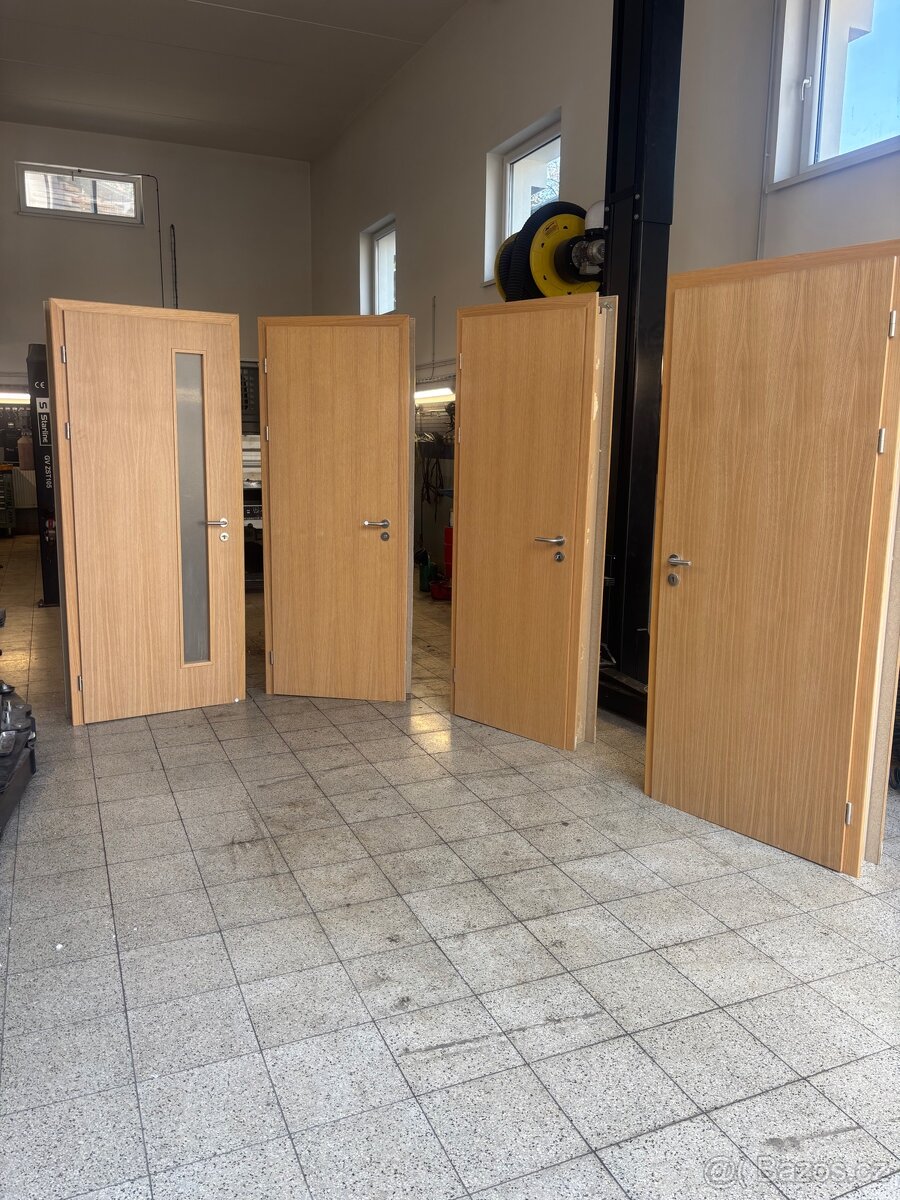 Prodám interiérové dveře se zárubněmi