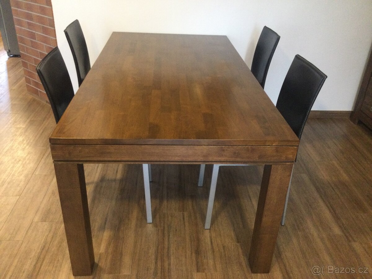 Jídelní stůl a židle