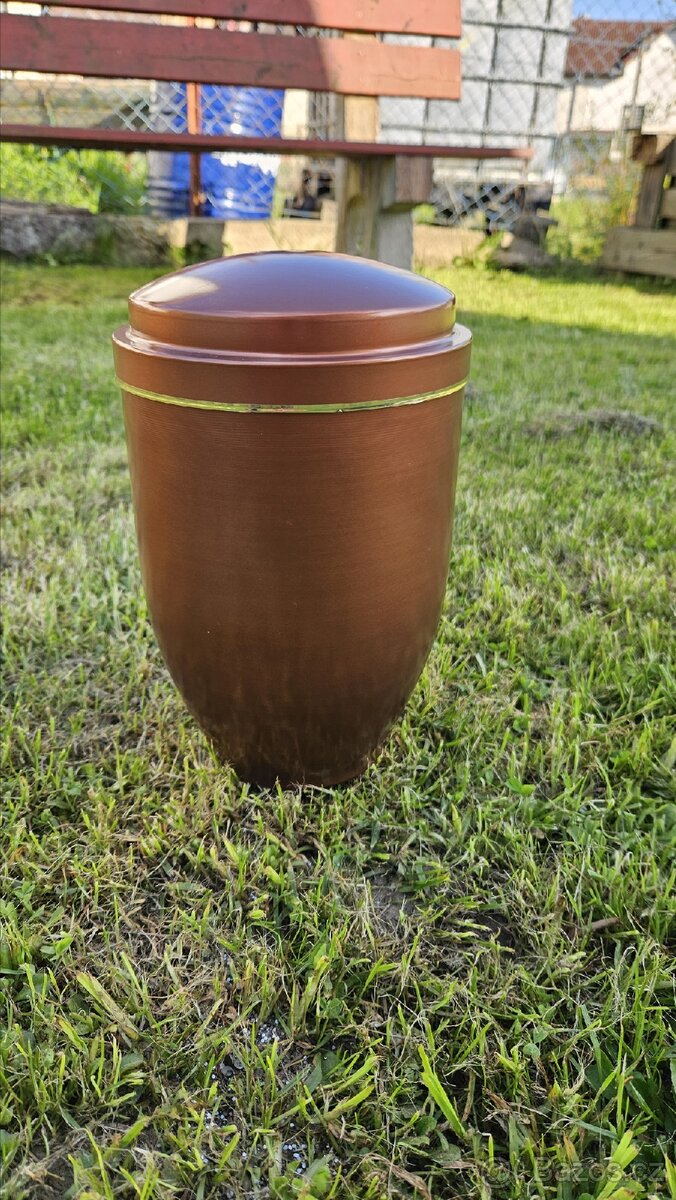 Okrasný obal na urnu