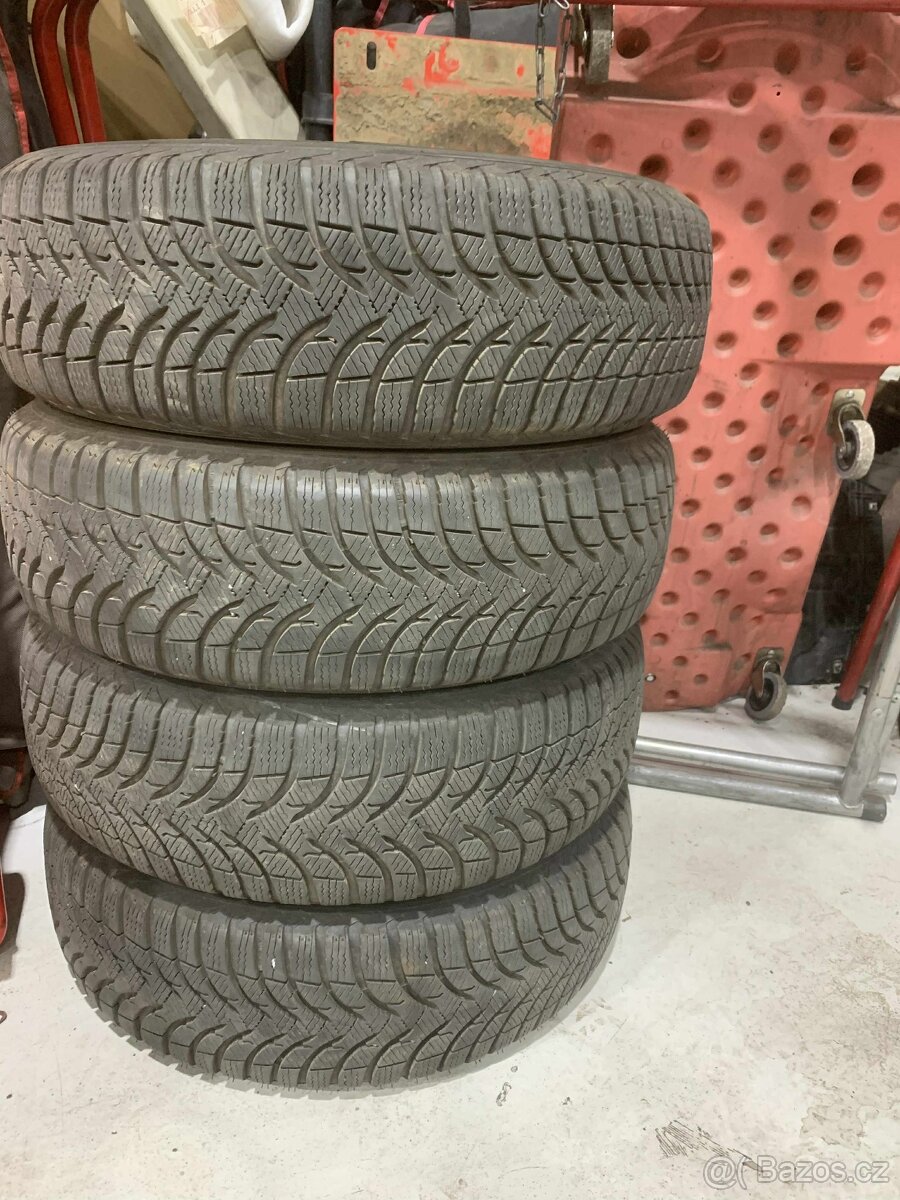 185/60 R15 Zimní pneu