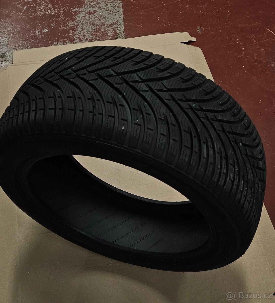 Zimní pneu 235/45/R18