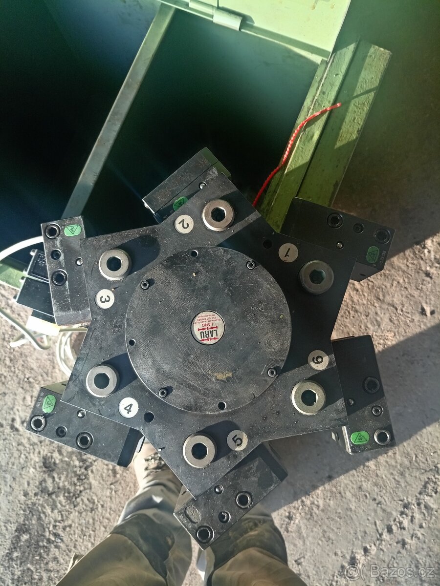 Upínací revolverova hlava