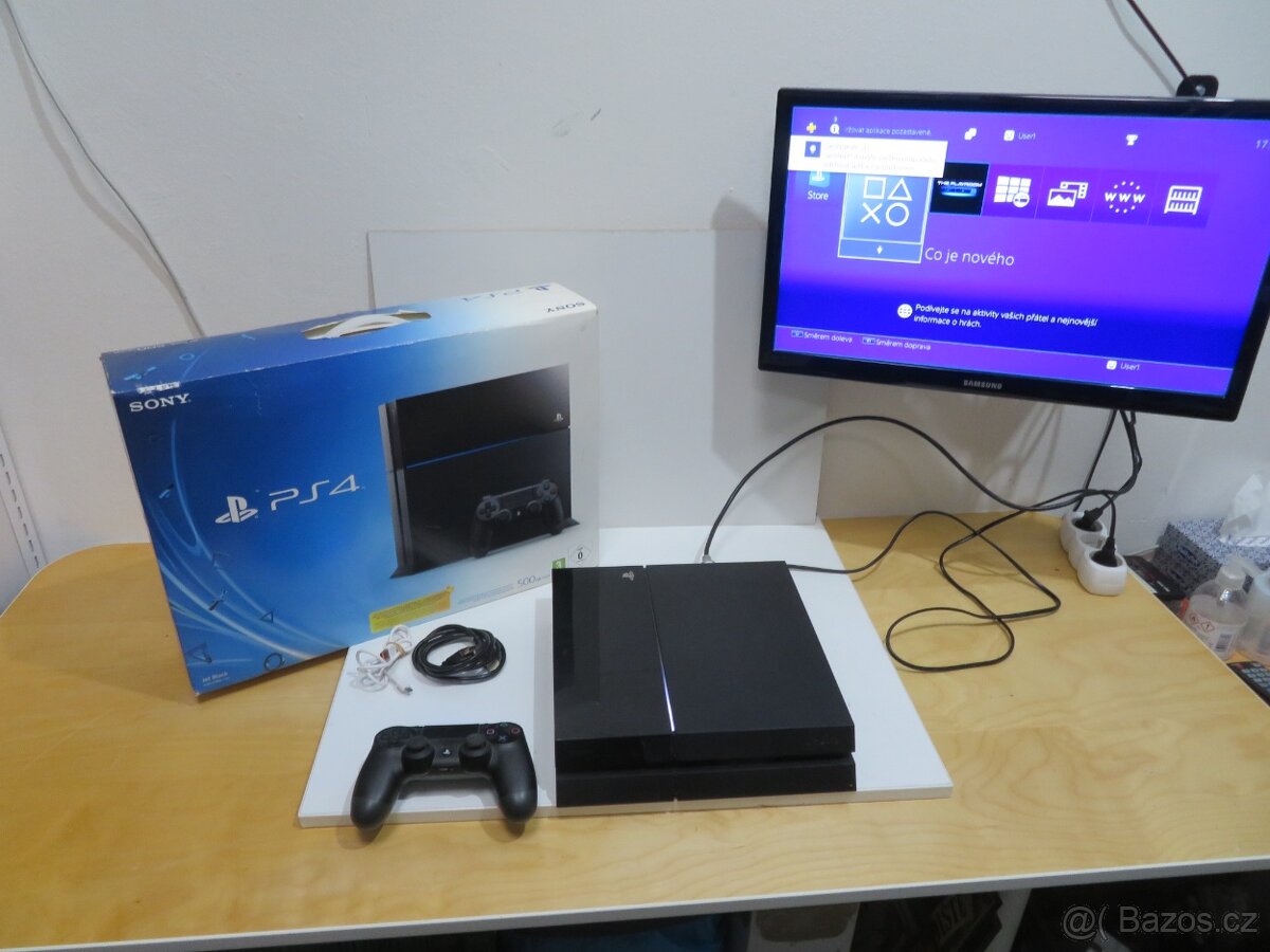 Herní konzole Sony PlayStation 4 - 500GB (CUH-1004A)