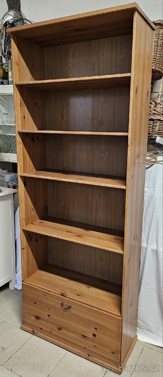 Knihovna Ikea Alve/Leksvik mořidlo antik