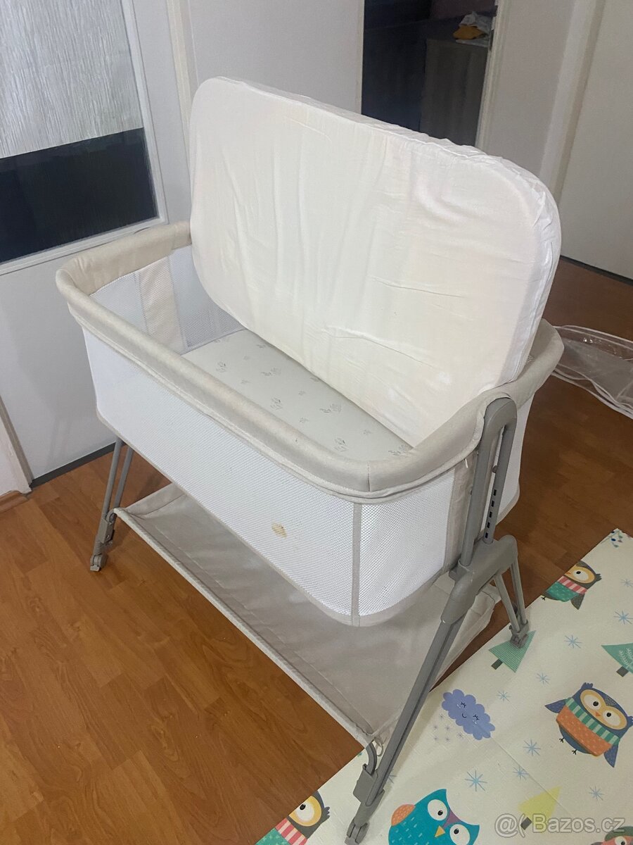 Dětská pojízdná postýlka