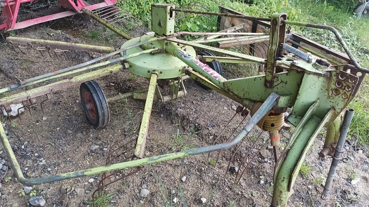 Shrnovač sena Claas