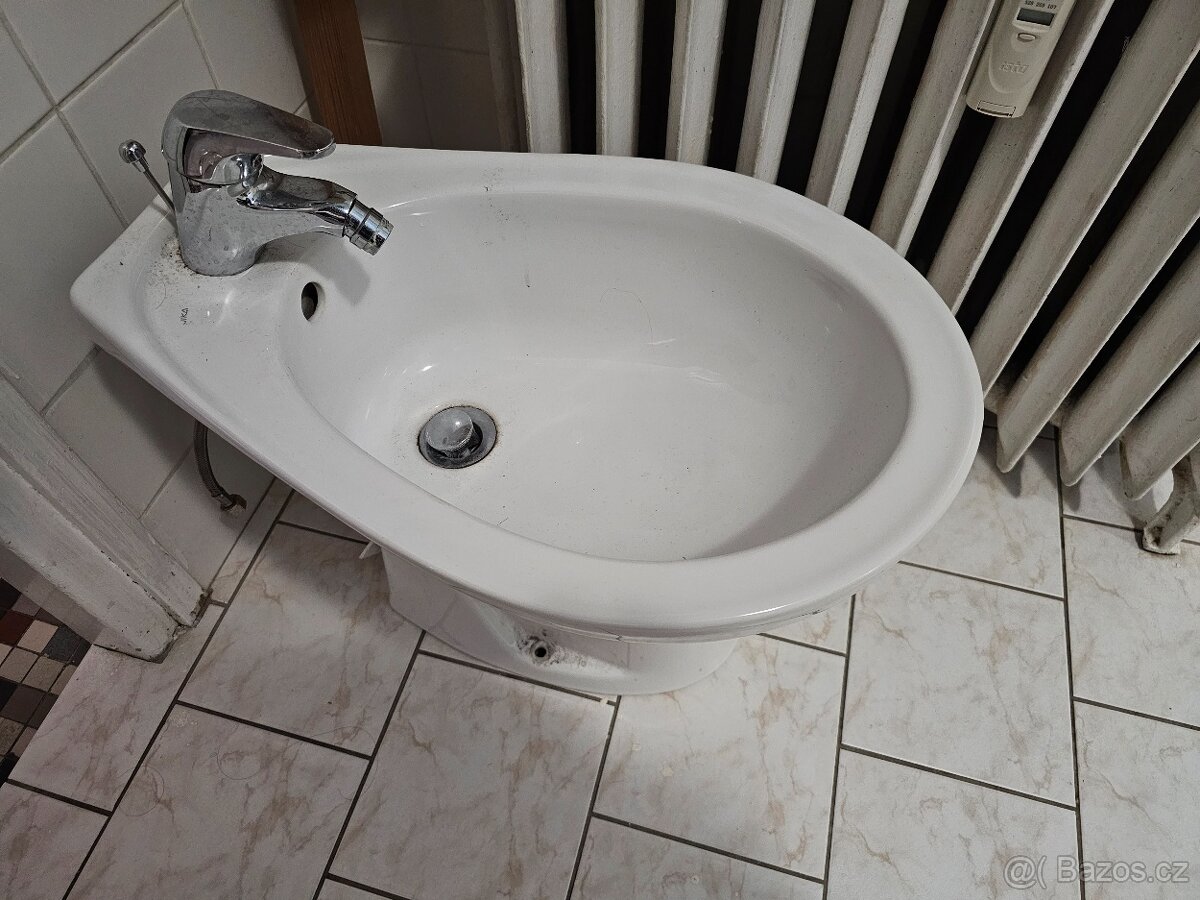 Bidet s baterií