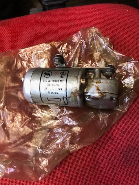 MOTOREK STĚRAČŮ 12V