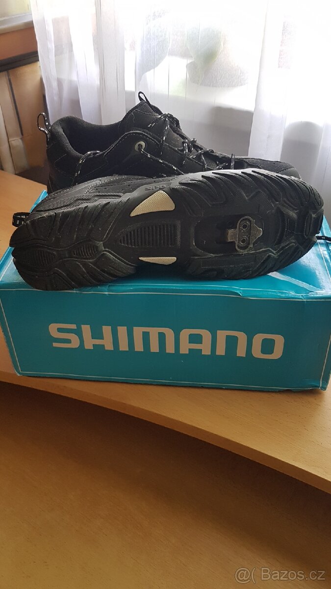Cyklistické tretry s nášlapy SHIMANO