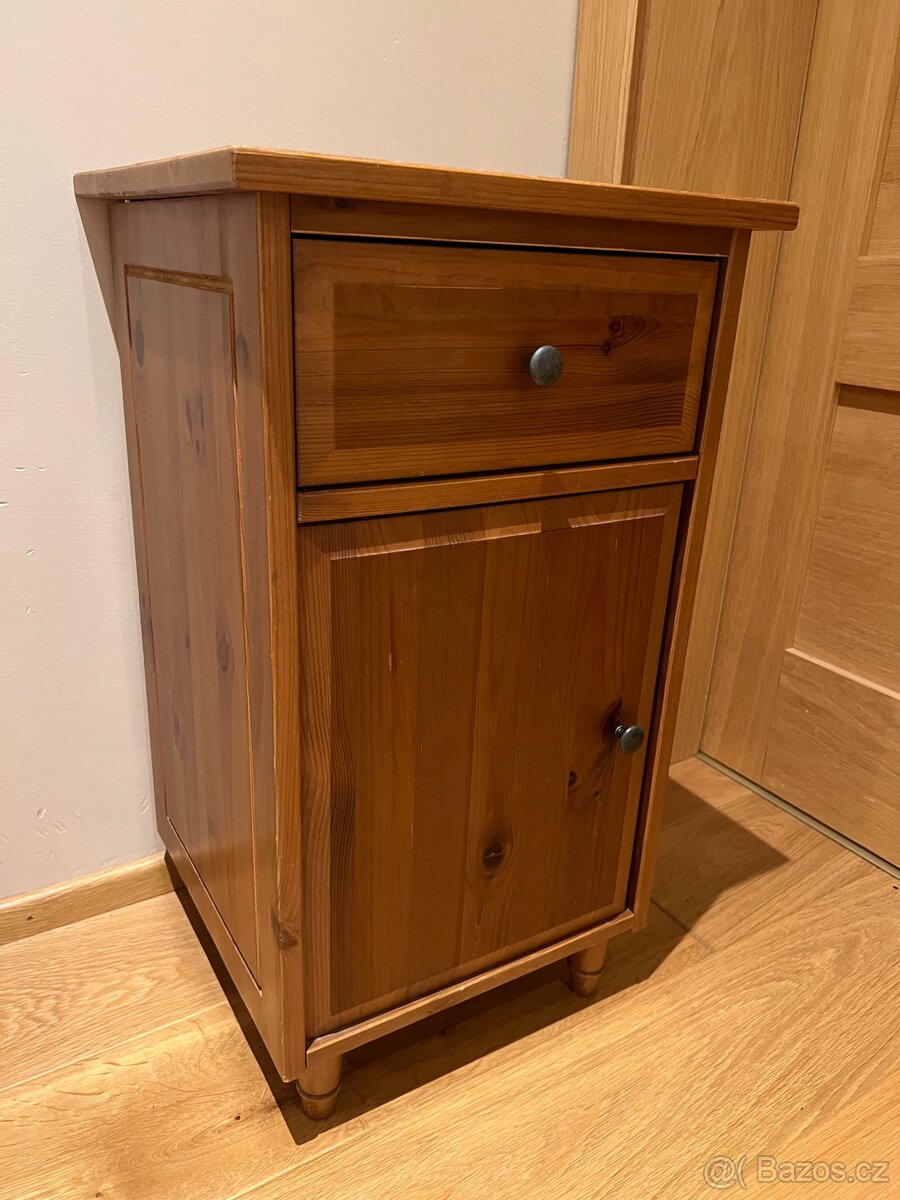 Noční stolek IKEA Hemnes