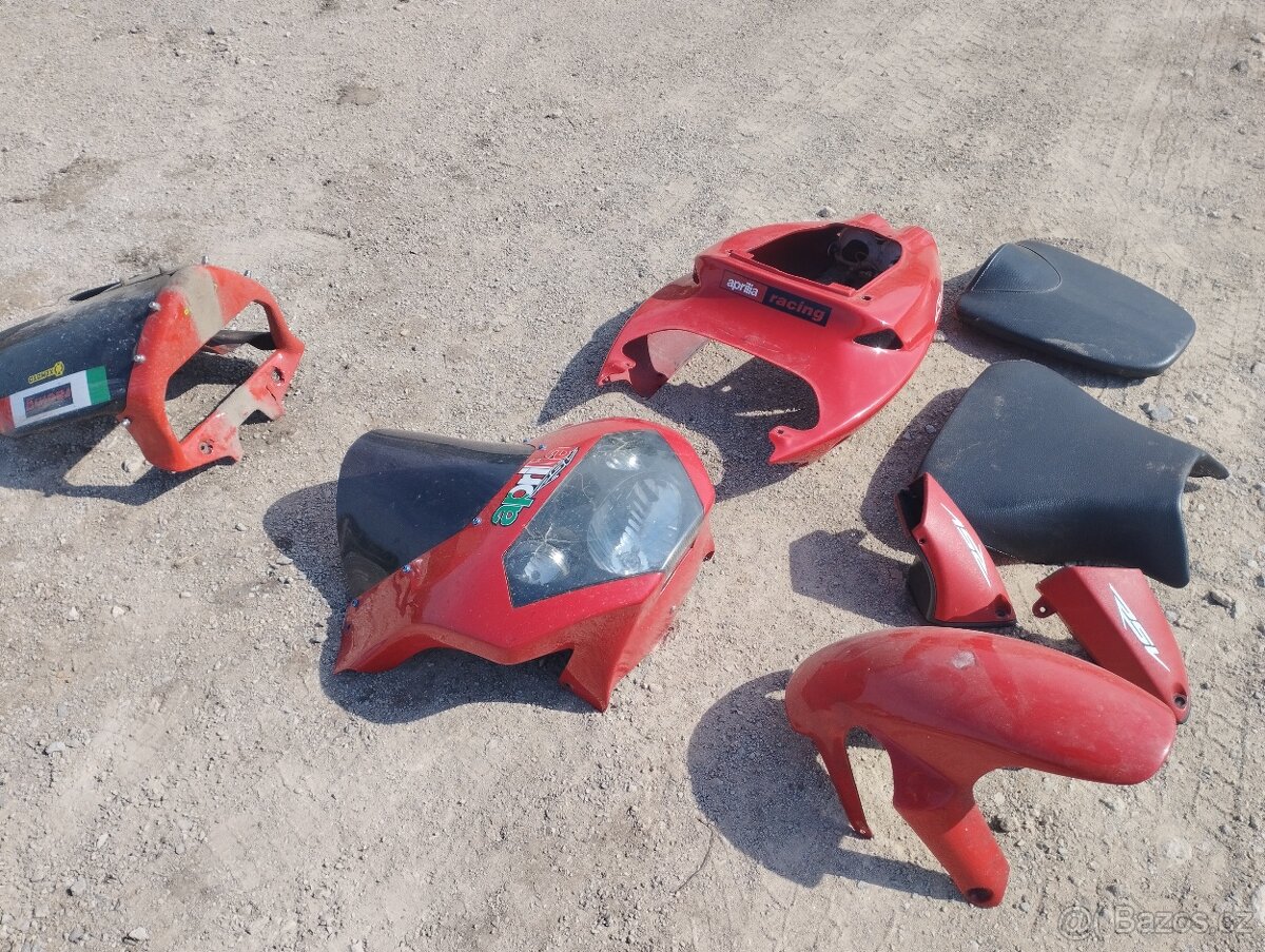 Aprilia Tuono Rsv - nádrž , komplet plasty