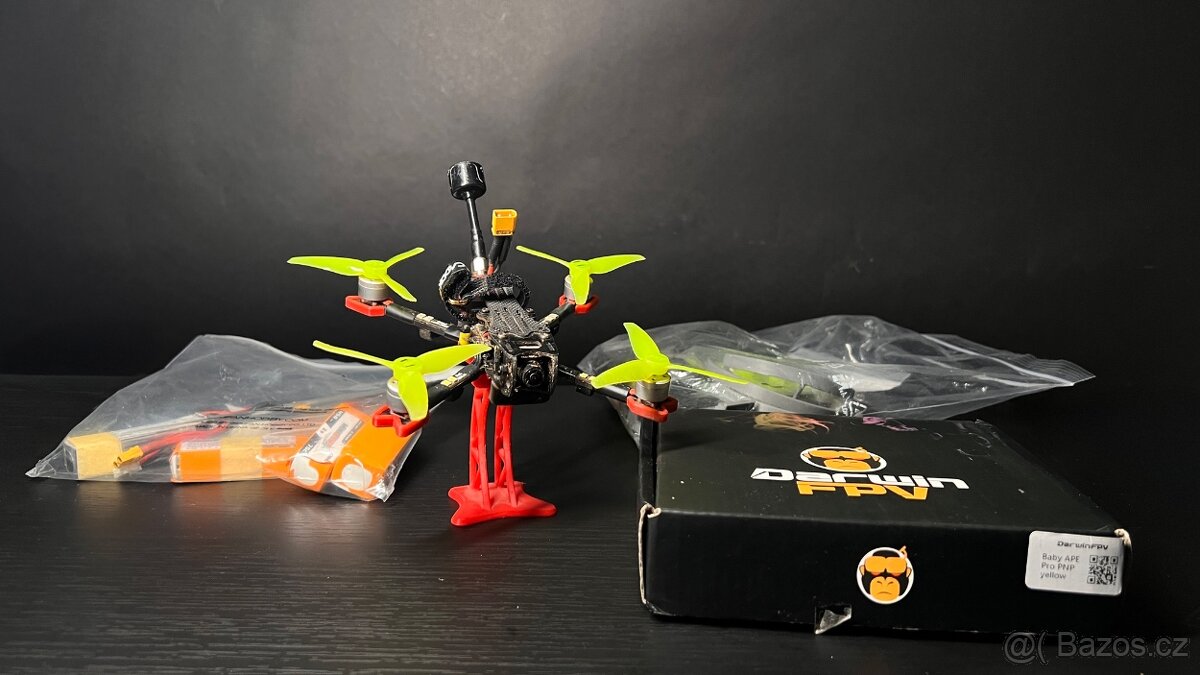 FPV analog Meteor 65, BabyApe, BeastHobby brýle