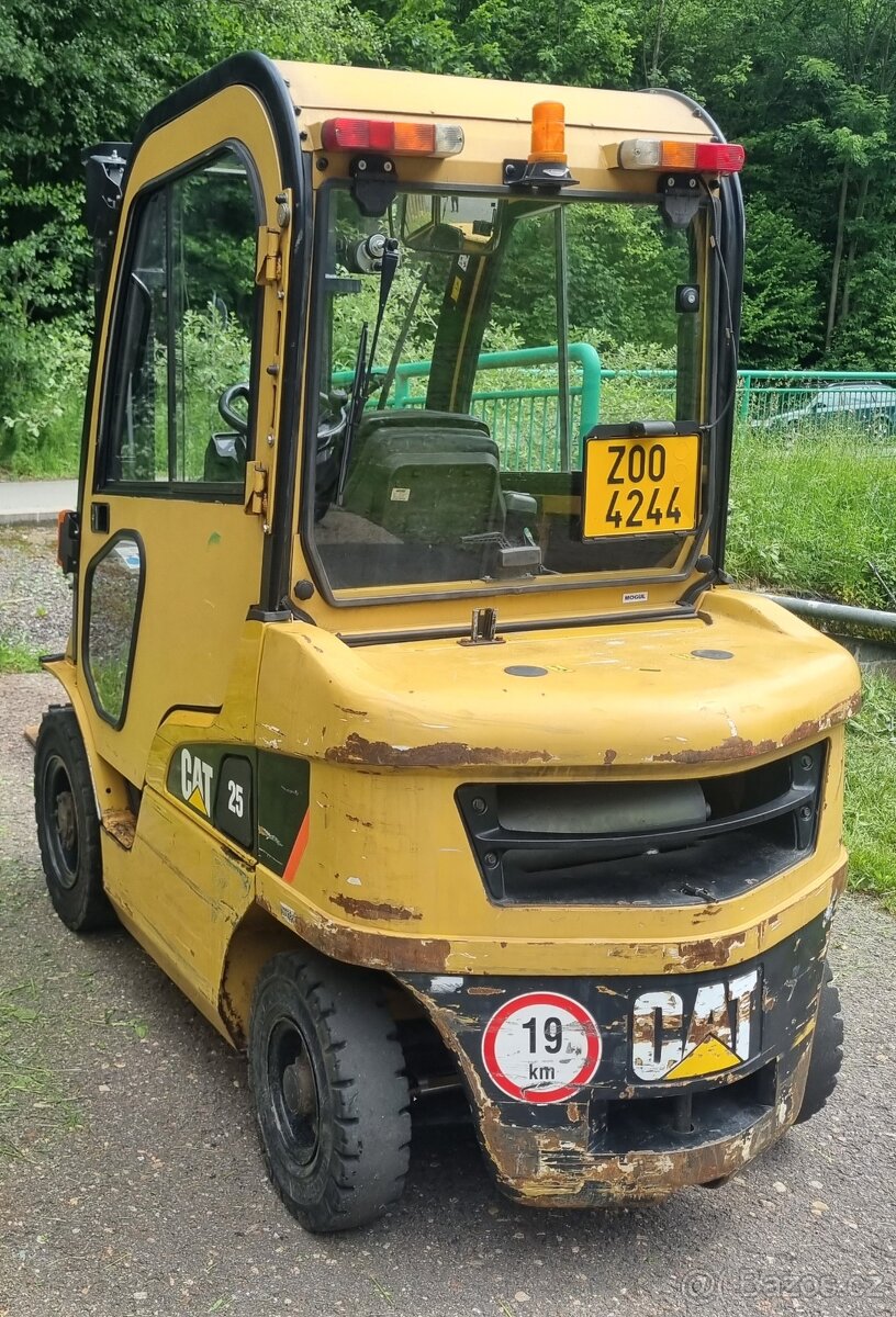 vysokozdvižný vozík Cat DP25N