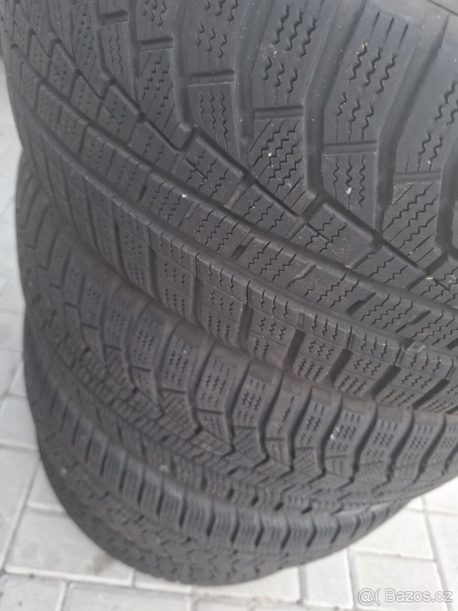 Pneu 205/60 r16