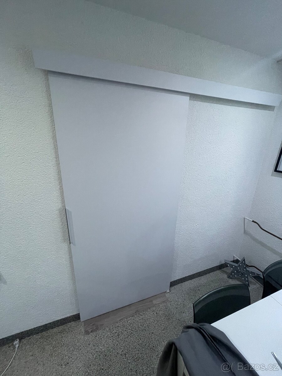 Posuvné dveře bílé