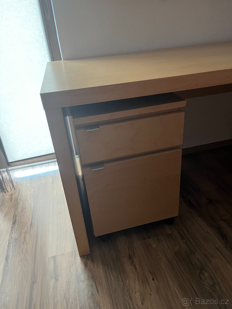 Psací stůl s výsuvnou deskou + zásuvný díl