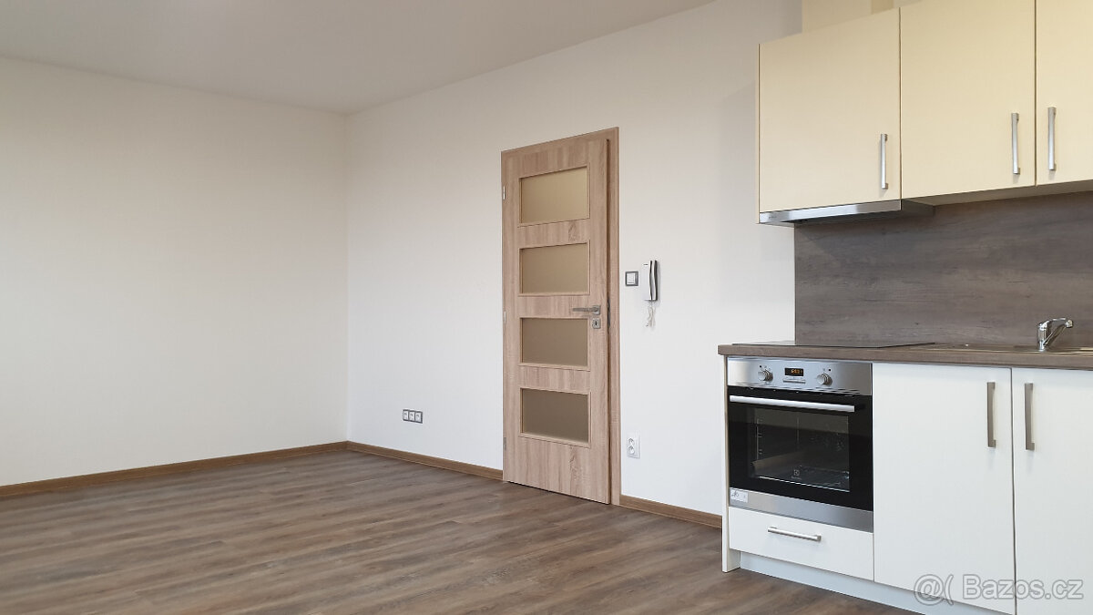 NOVOSTAVBA 2+KK, 35m2, podlah. topeni,kuchyne,zahradni domek
