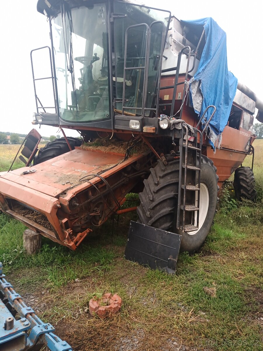 rozpredam kombajn NH626 vozik adapter