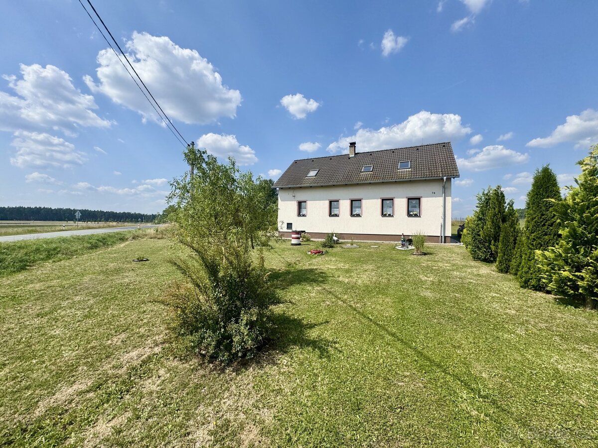 RD 4+kk po rekonstrukci se stodolou, bazénem a zahradou 757 