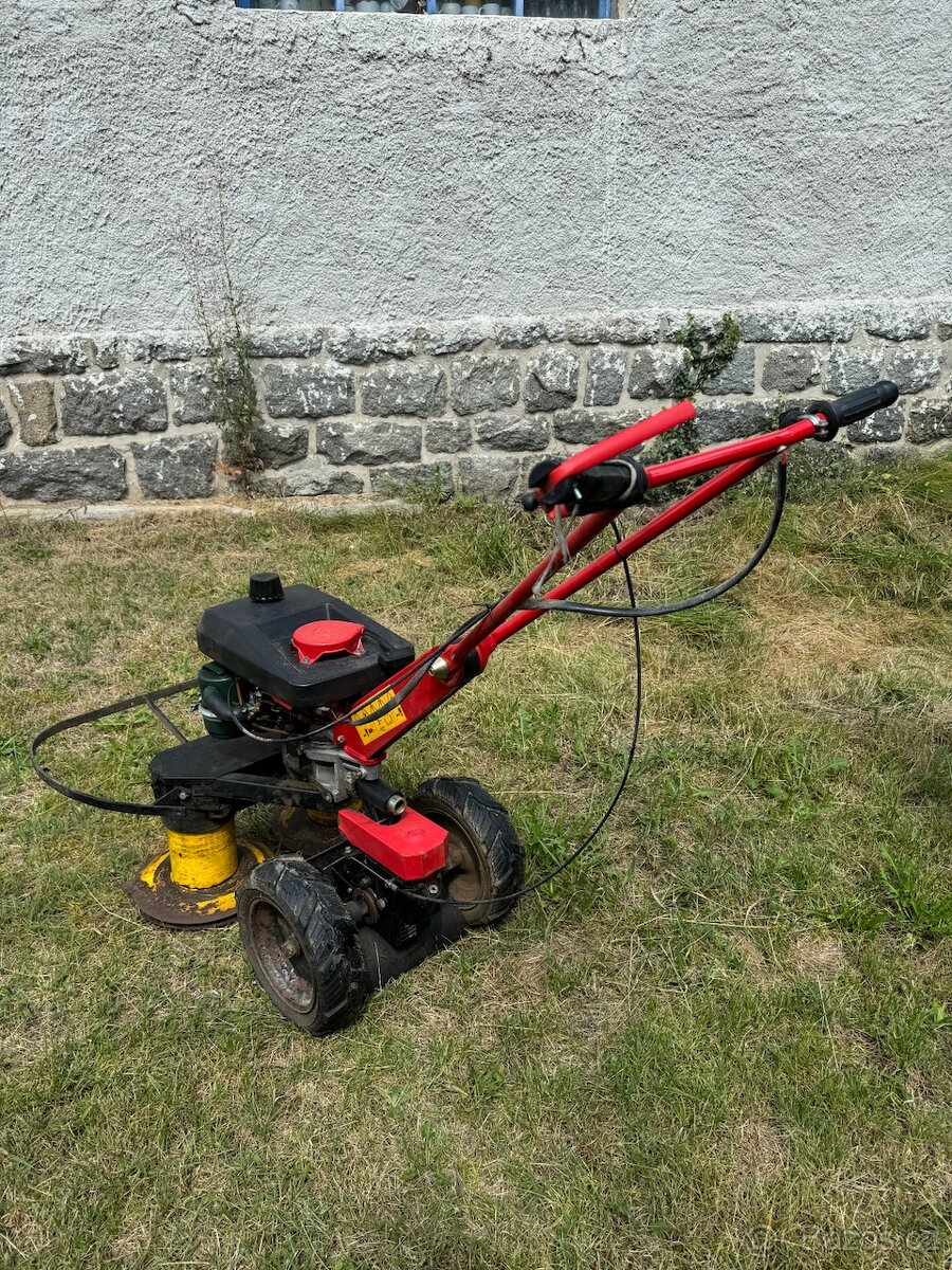 BDR 700 dvoububnová sekačka Motor Jikov Robus