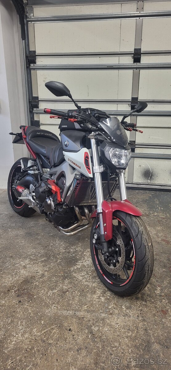 YAMAHA  MT 09