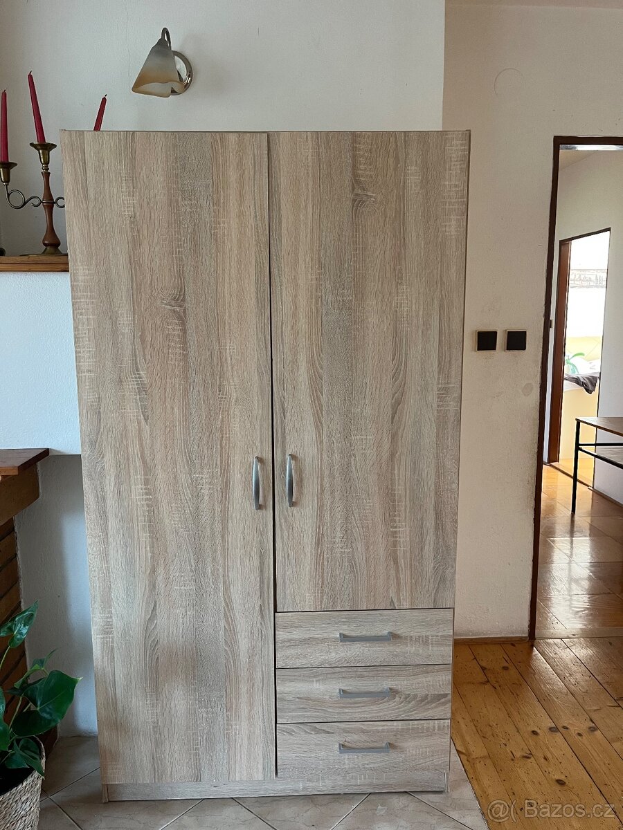 Šatní skříň Jisk