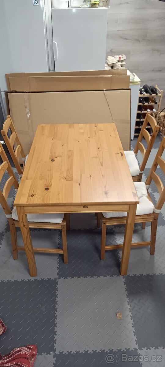 Prodám jídelní stůl a židle