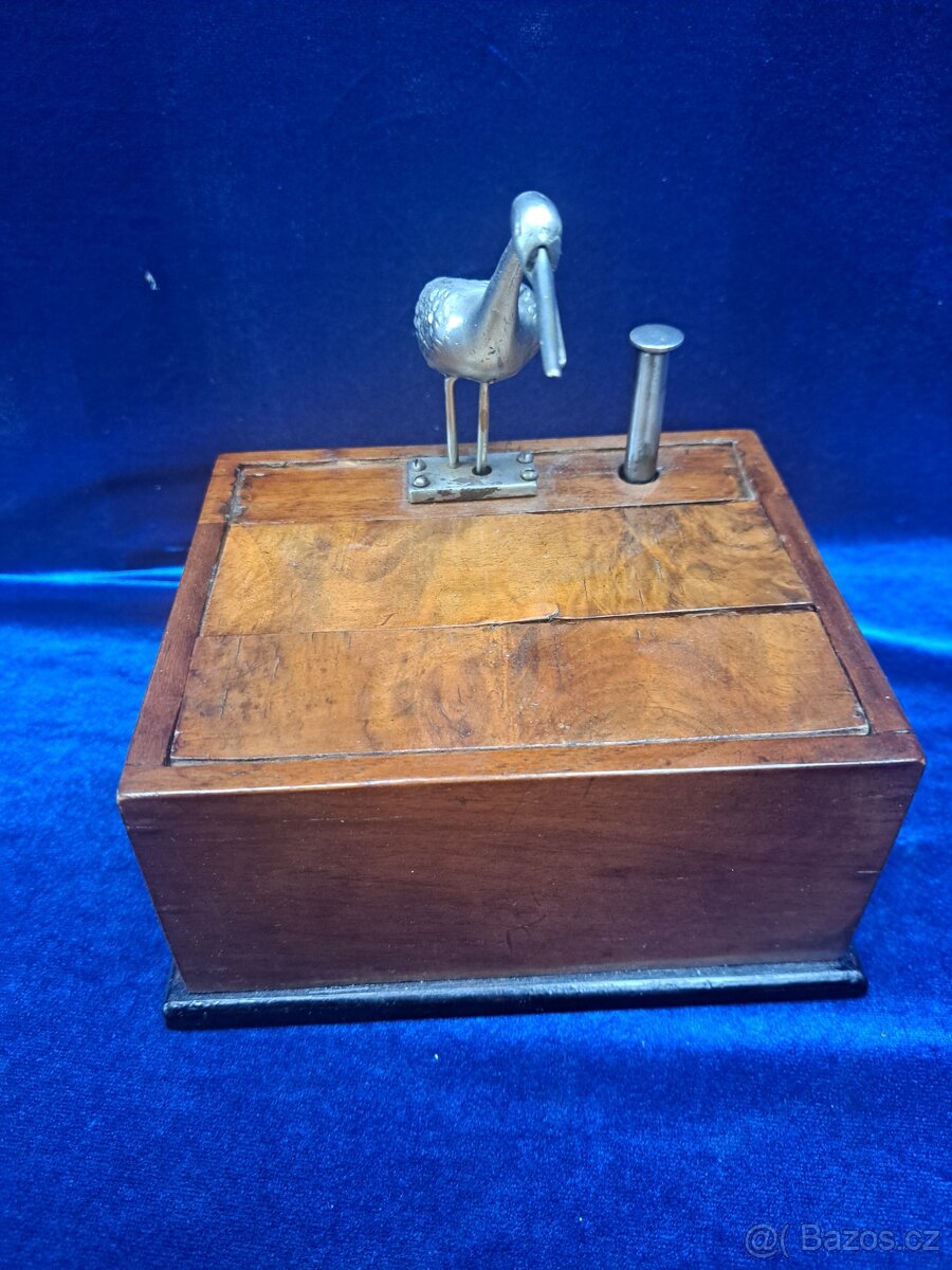 Zásobník a podavač na cigarety