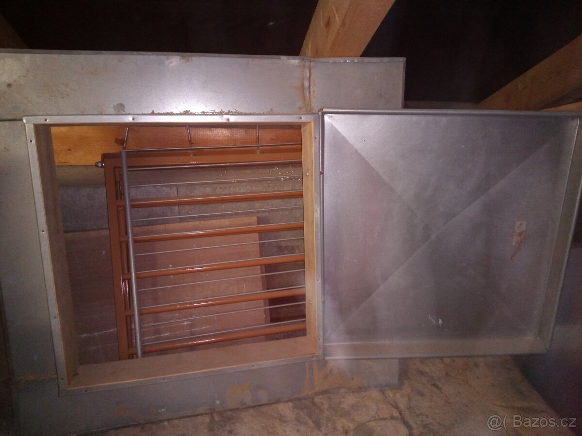 Střešní okno plechove