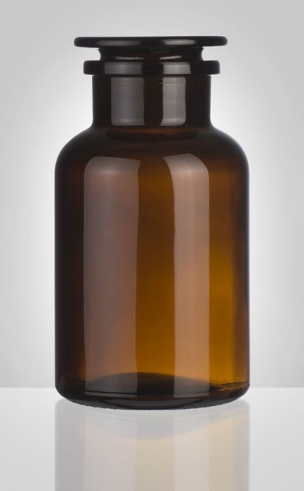 laboratovni prochovnice,sklenice,trychtyr.