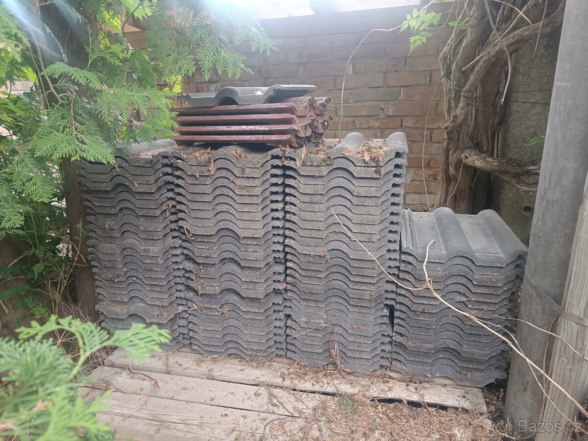 Betonová střešní taska černá