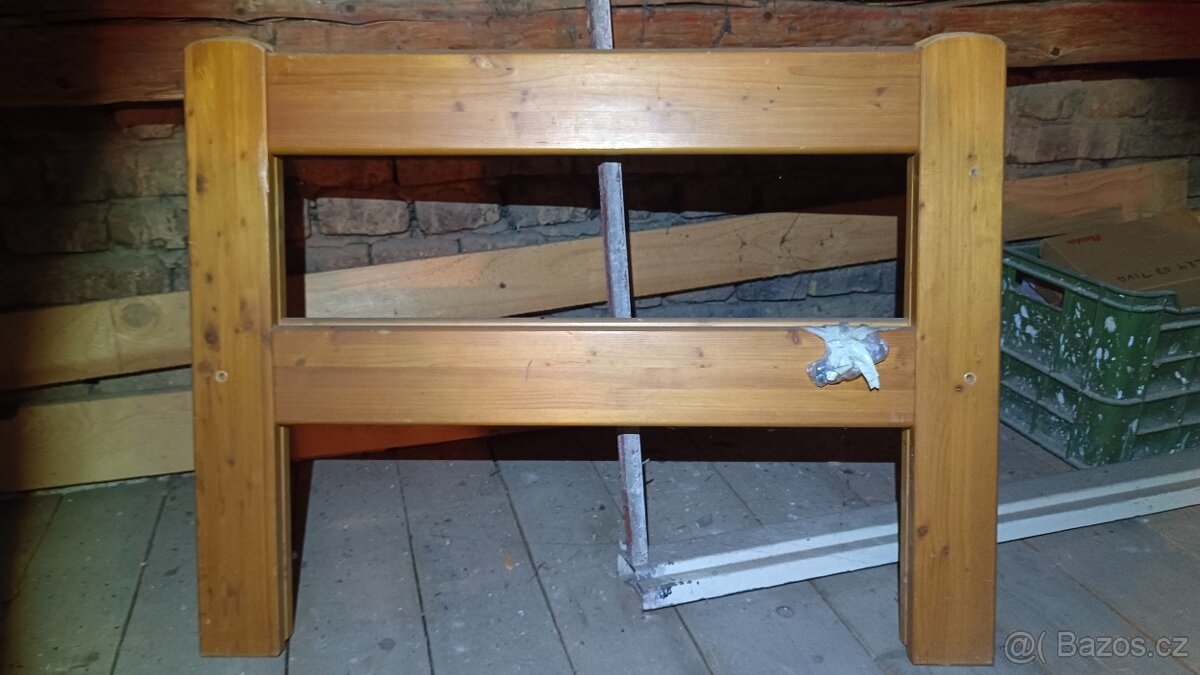 dřevěná postel - borovice