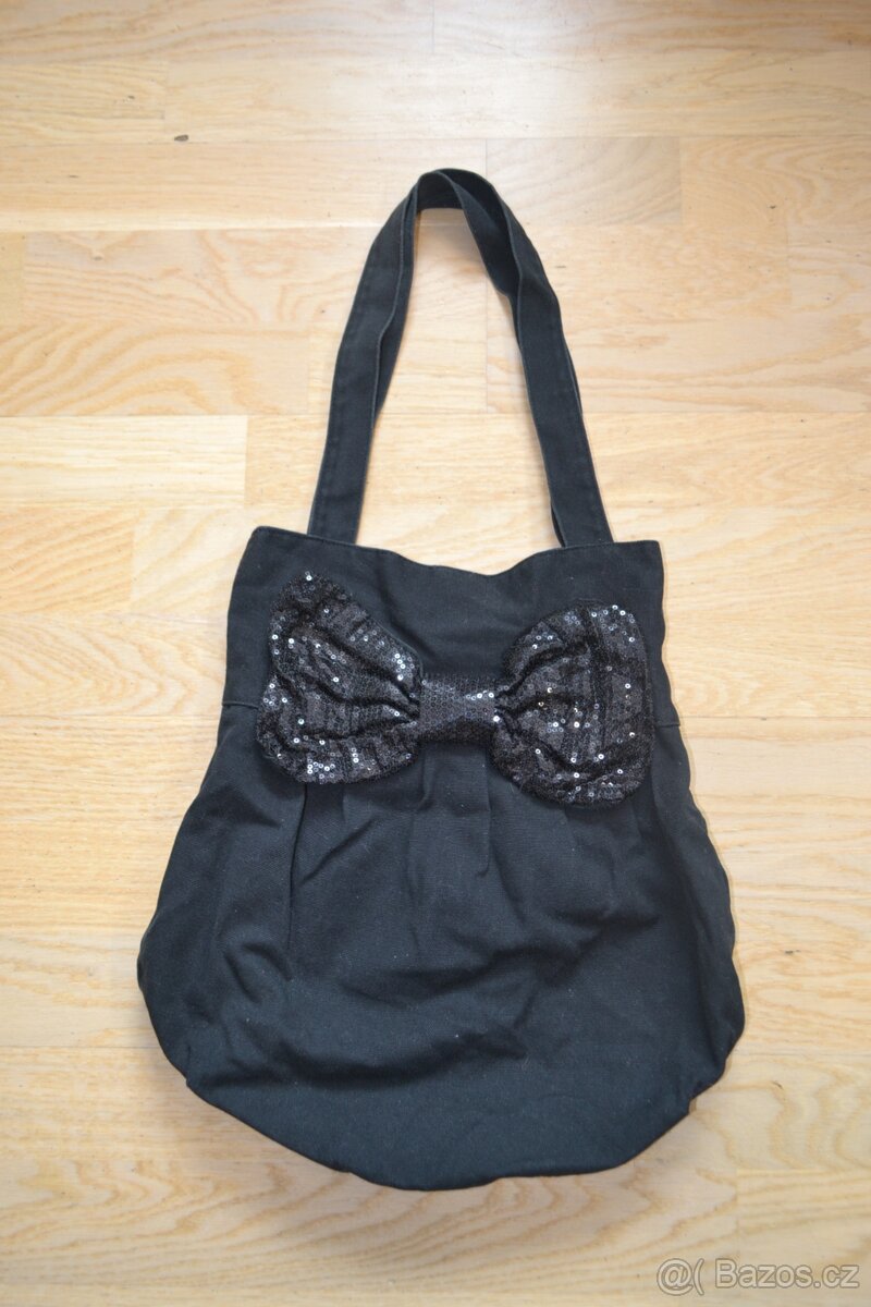 Černá kabelka